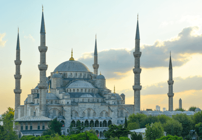 Standart odanın çift kişilik yataklı iç görünümü